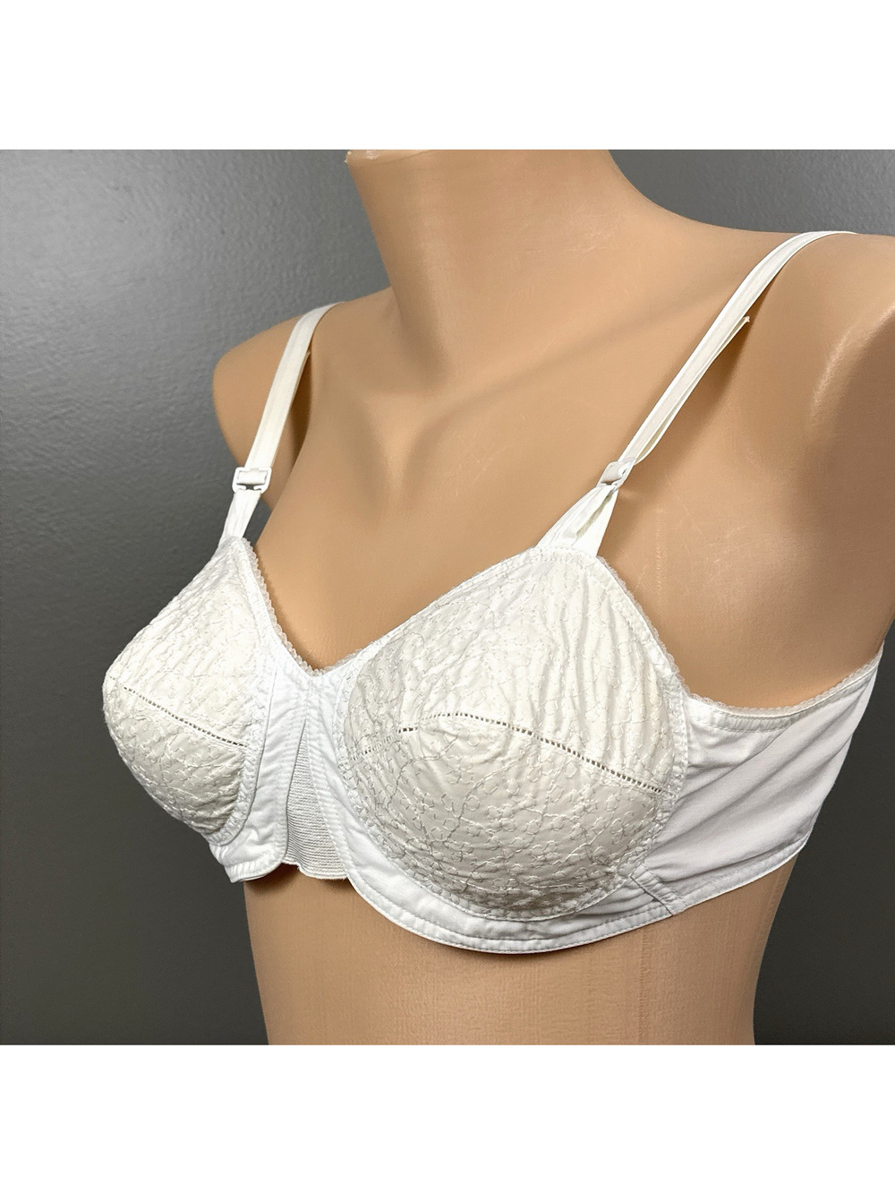 Vintage Maidenform Pre-Lude Bra 9789 34B White Bullet Bra Padded Cone Bra 1950s